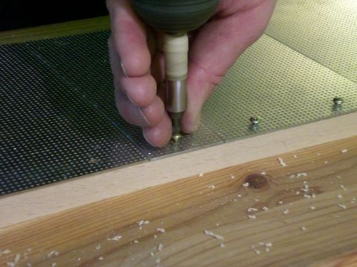 Das Verschrauben der Platinen