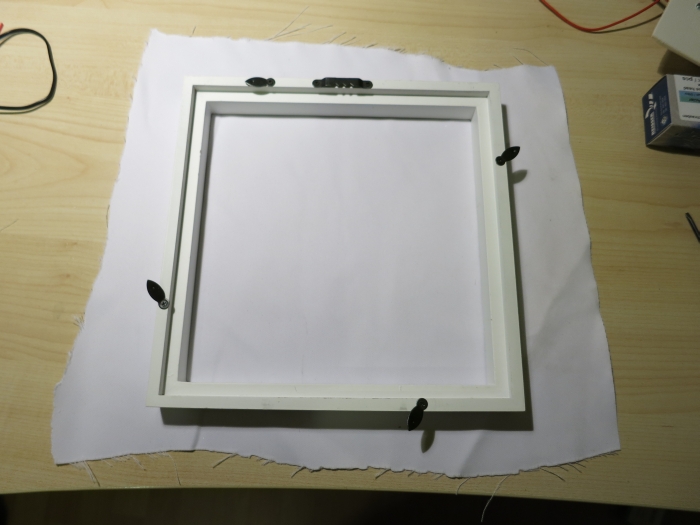 Der Bilderrahmen mit dem Leinwand-Stoff