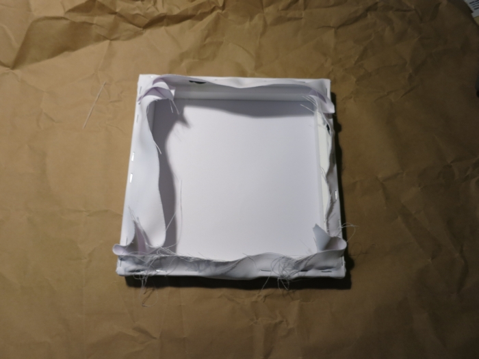 Bespannen des Bilderrahmens mit der Leinwand