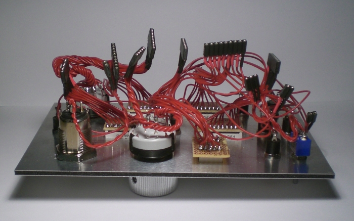Die Rückseite des Bedienpanels der Fernbedienung