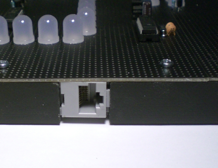 Der Netzwerkkabelanschluss am Zeitboard