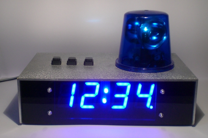 Der fertige Wecker während eines Alarms