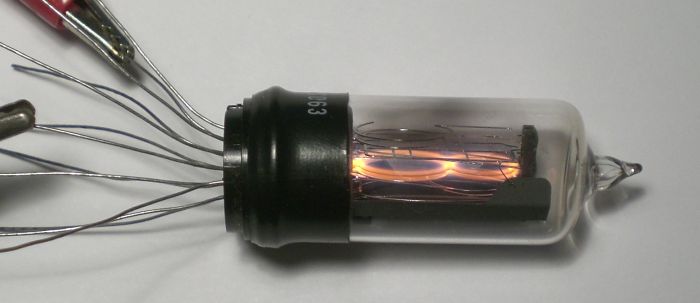 Die Ziffer 8 von der Seite