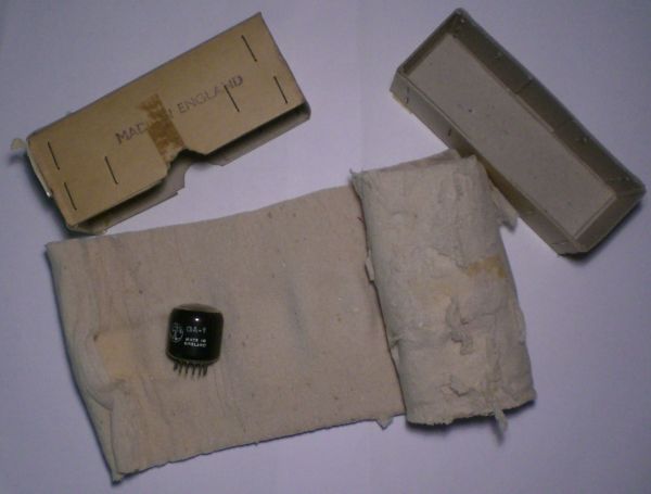 Die Originalverpackung der GA-1