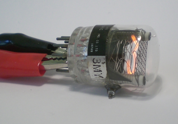 Das Leuchtbild der GR-772 von der Seite