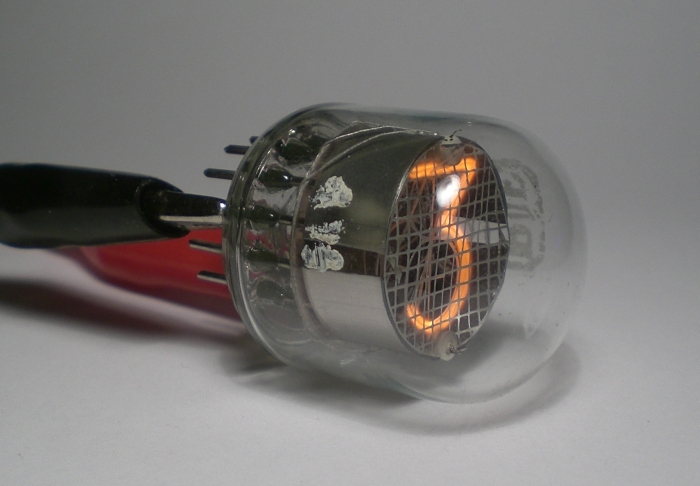 Die glimmende LC-1 von der Seite