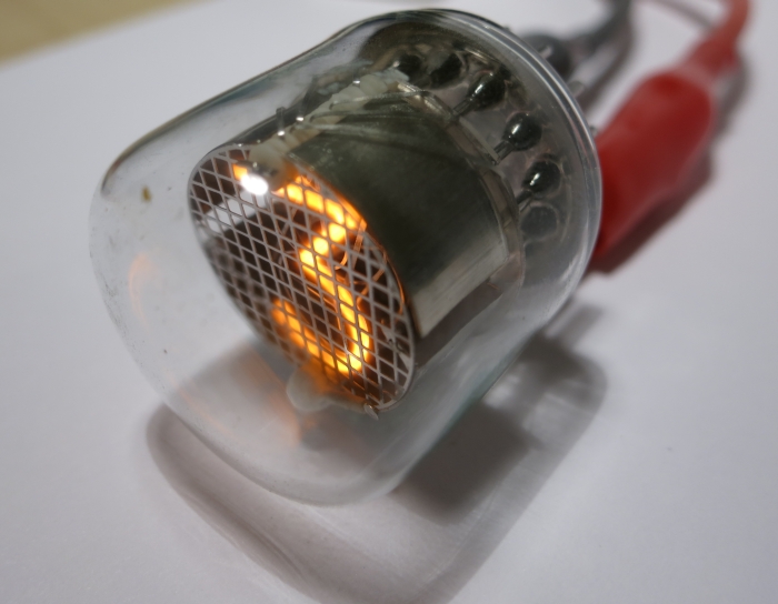 Die glimmende LC-2 von der Seite