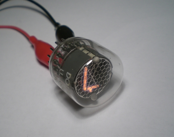 Das Leuchtbild der LL-558 von der Seite