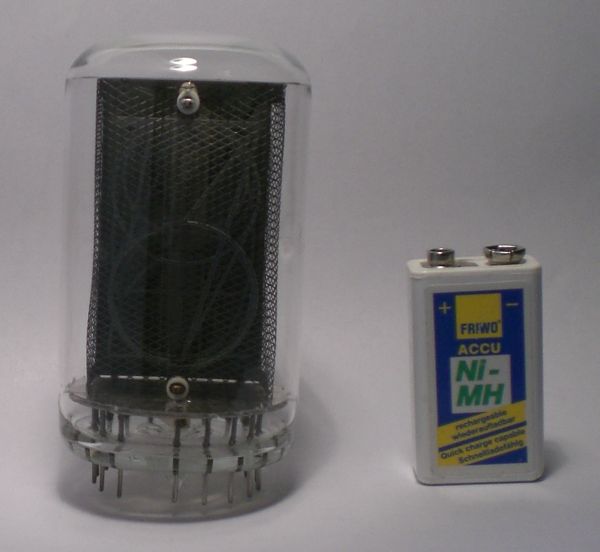 Die NL-7037 im Größenvergleich