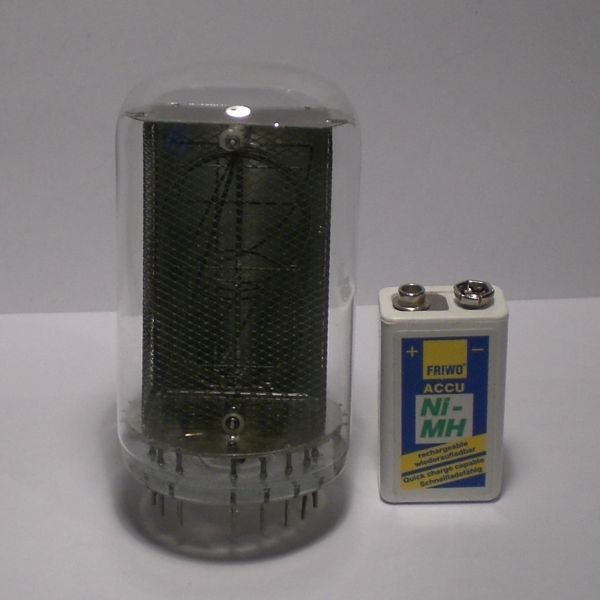 Die NL-7038 im Größenvergleich