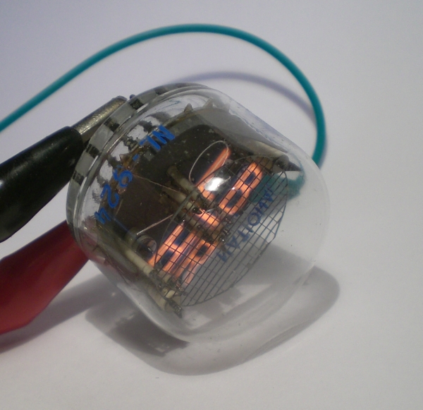 Das Leuchtbild der NL-924 von der Seite