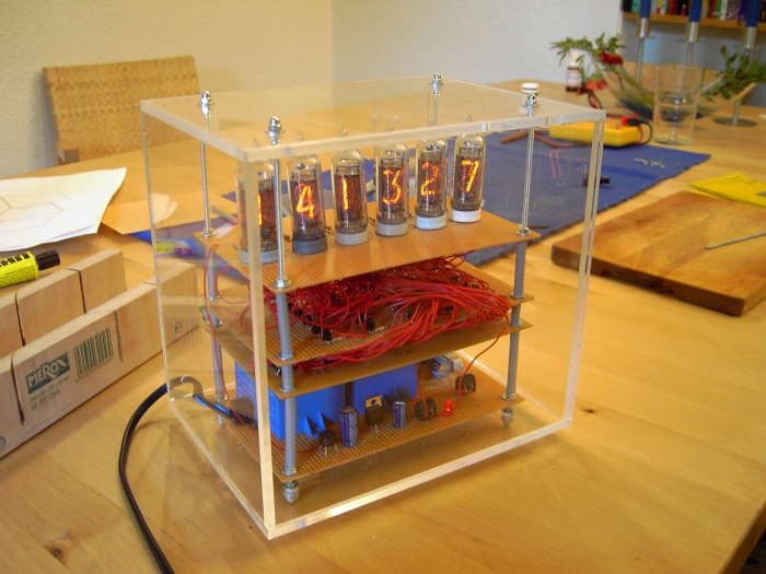 Die fertige Uhr im Betrieb