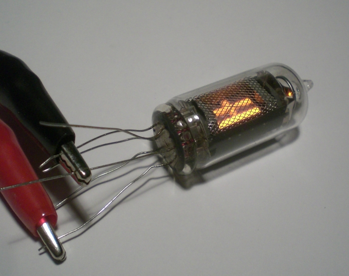 Das Leuchtbild der XN-6 von der Seite