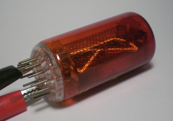 Das Leuchtbild der Z563M1 von der Seite aus