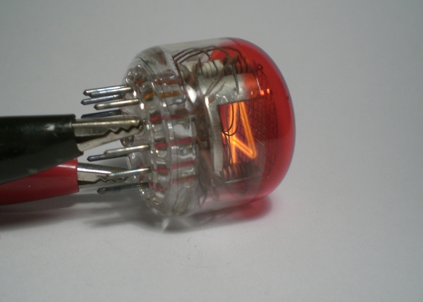 Das Leuchtbild der ZM1020 von der Seite