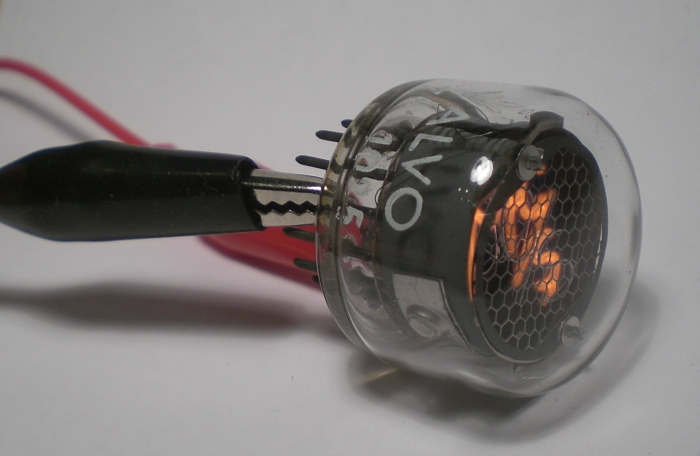 Das Leuchtbild der ZM1025 von der Seite