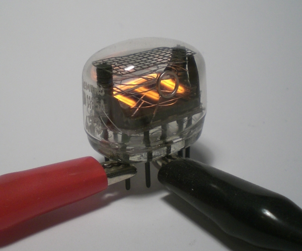 Das Leuchtbild der ZM1185A von der Seite aus