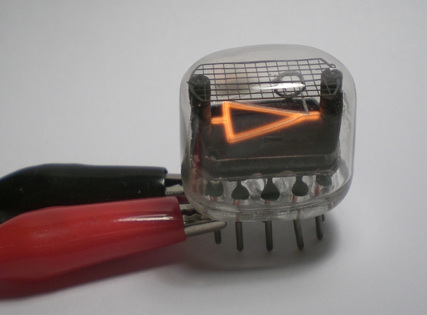 Das Leuchtbild der ZM1185D von der Seite aus